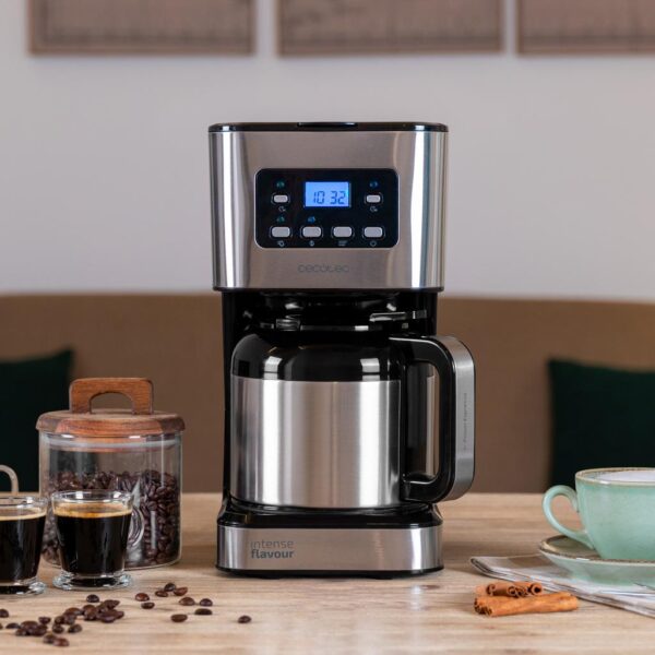 Imagen 3 Cafetera de goteo Cecotec Coffee 66 Drop & Thermo con capacidad de 1,5 L, jarra térmica de acero inoxidable y tecnología ExtremeAroma para un sabor intenso.