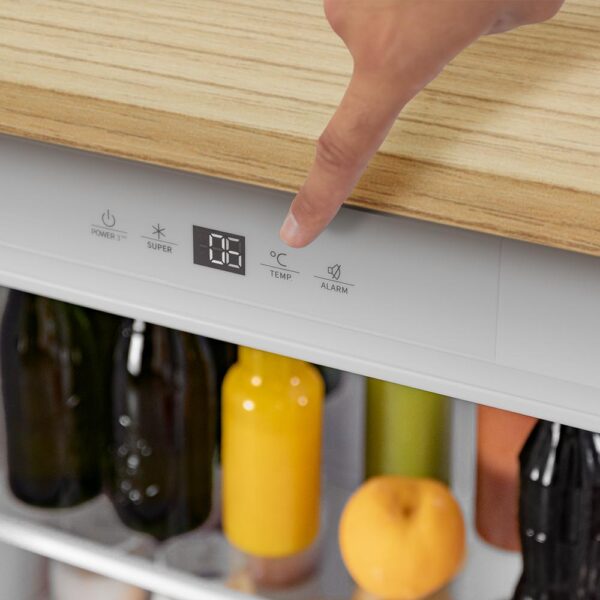 Imagen 7 Mini frigorífico integrable Bolero CoolMarket TT BI 138 White E de 138 litros. Incluye tecnología Fast Cooling, control táctil y eficiencia energética clase E.