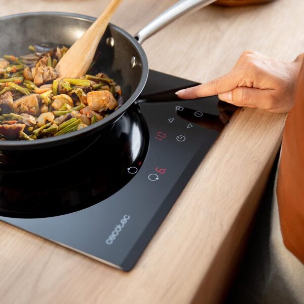 Imagen 6 Placa vitrocerámica Cecotec Bolero Squad V 2001 con 2 zonas, 3000 W de potencia, 9 niveles y control táctil. Diseño compacto y eficiente para tu cocina.