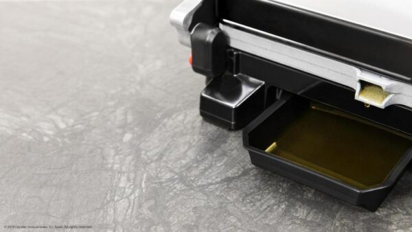 Imagen 5 Parrilla eléctrica de 2400 W con revestimiento RockStone y apertura de 180º. Calentamiento ultrarrápido, placa flotante y superficie antiadherente ecológica.