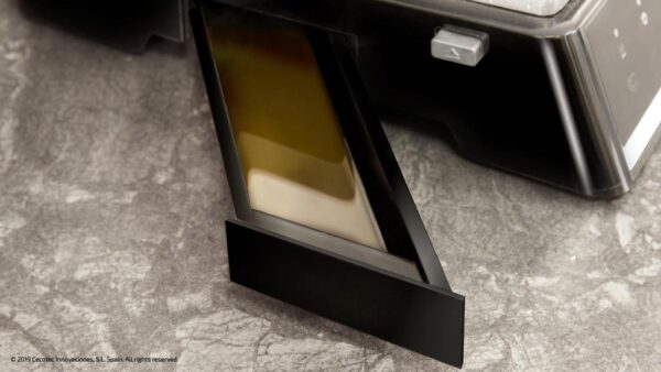 Imagen 6 Parrilla eléctrica 2000 W con sistema AutoCook, apertura 180º y placas extraíbles. Revestimiento RockStone antiadherente y control de temperatura automático.