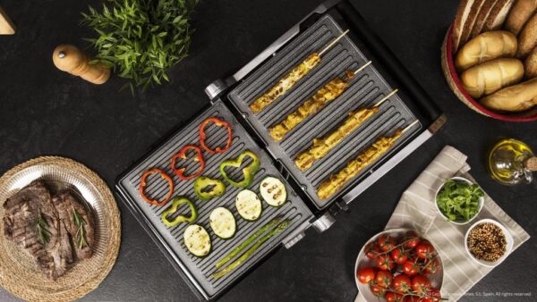 Imagen 7 Parrilla eléctrica 2000 W con sistema AutoCook, apertura 180º y placas extraíbles. Revestimiento RockStone antiadherente y control de temperatura automático.