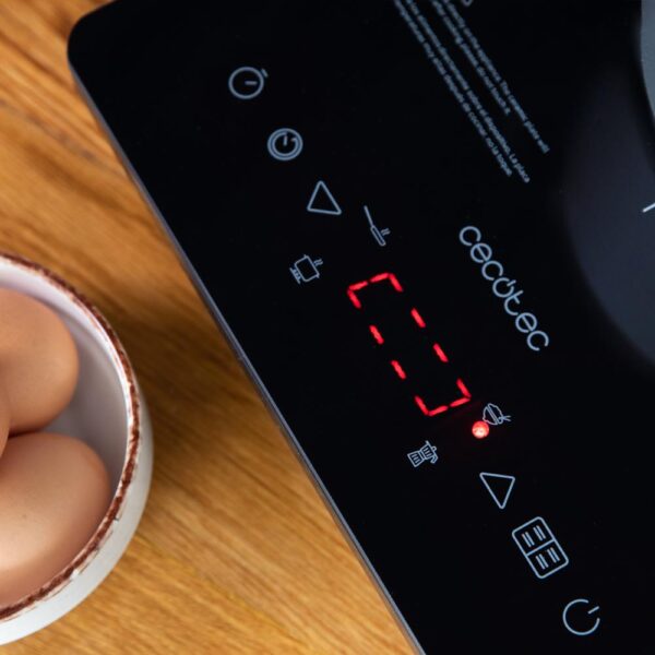 Imagen 8 Placa de inducción portátil Cecotec Full Crystal Onyx de 2000 W con cristal esmaltado, control táctil, 4 programas preconfigurados y temperatura regulable.