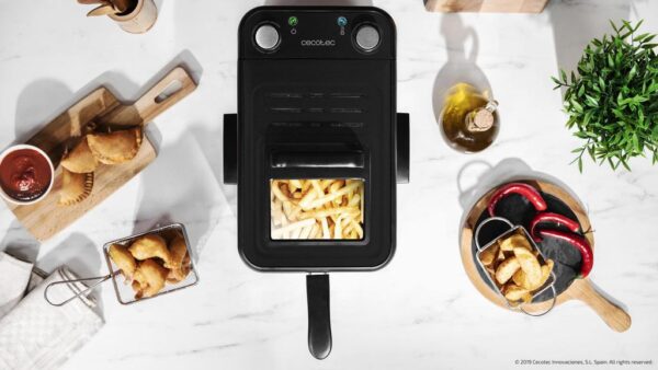 Imagen 8 Freidora eléctrica de 3 litros con filtro OilCleaner para mantener el aceite limpio. 2400 W de potencia, temporizador de 30 minutos y diseño elegante en negro.