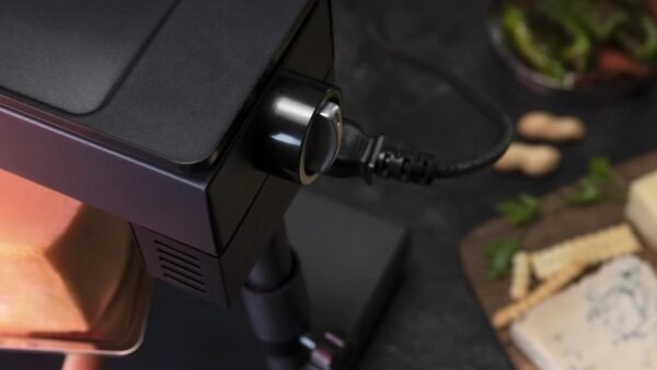 3081-Imagen-4 Imagen 4 Raclette Cheese&Grill 6000 Black de 600 W con función grill y acabados en acero inoxidable. Incluye parrilla antiadherente, termostato regulable y espátulas.