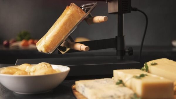 3081-Imagen-6 Imagen 6 Raclette Cheese&Grill 6000 Black de 600 W con función grill y acabados en acero inoxidable. Incluye parrilla antiadherente, termostato regulable y espátulas.