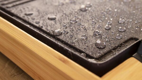 Imagen 4 Plancha de asar de 2000 W con estructura de bambú, superficie mixta grill y plancha, revestimiento RockStone antiadherente y termostato regulable.