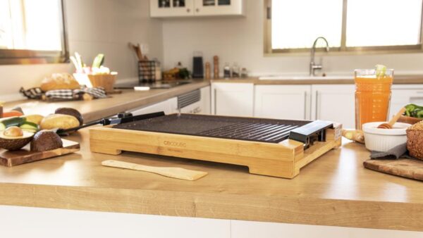 Imagen 5 Plancha de asar de 2000 W con estructura de bambú, superficie mixta grill y plancha, revestimiento RockStone antiadherente y termostato regulable.