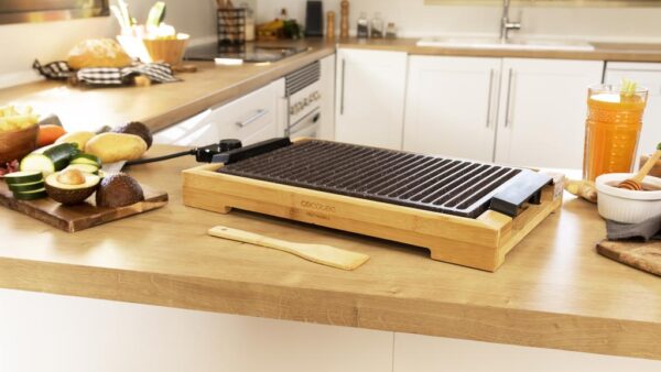 Imagen 5 Plancha de asar eléctrica de 2000 W con estructura de bambú y revestimiento RockStone antiadherente. Superficie grill extraíble apta para lavavajillas.