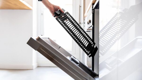 Imagen 5 Plancha de asar eléctrica de 2000 W con acabados en acero inoxidable y superficie grill. Revestimiento antiadherente RockStone y termostato regulable.