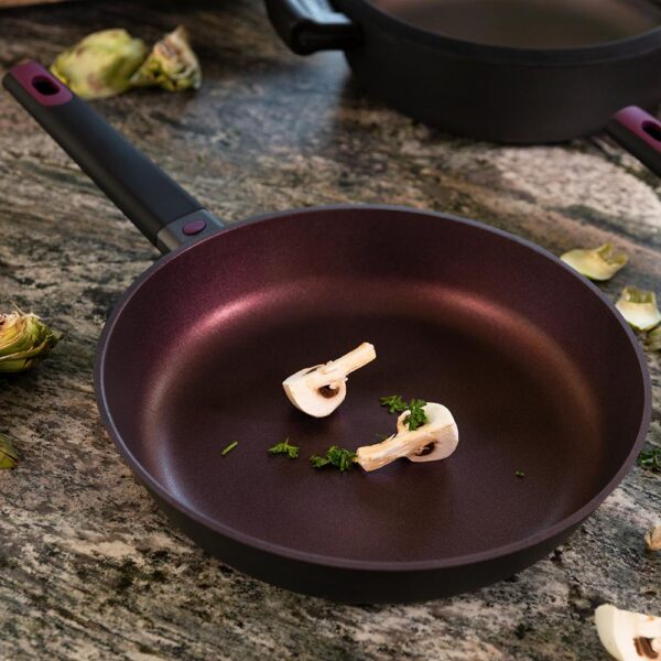 Imagen 4 Set de sartenes 20-24 cm Cecotec Polka Experience. Aluminio fundido, antiadherente Titan y fondo Full Induction. Aptas para todas las cocinas y lavavajillas.