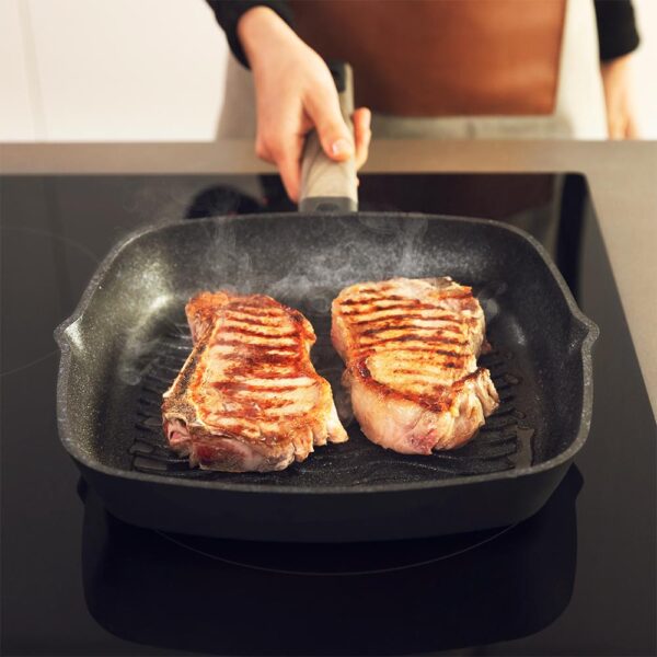 Imagen 8 Grill Polka Excellence 28 cm de aluminio fundido con revestimiento Teflon Profile. Fondo Full Induction indeformable apto para todas las cocinas y lavavajillas.