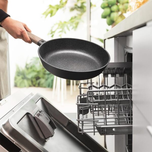 Imagen 7 Sartén de 24 cm en aluminio fundido indeformable con revestimiento antiadherente de alta calidad. Apta para lavavajillas y todo tipo de cocinas, incluida inducción.