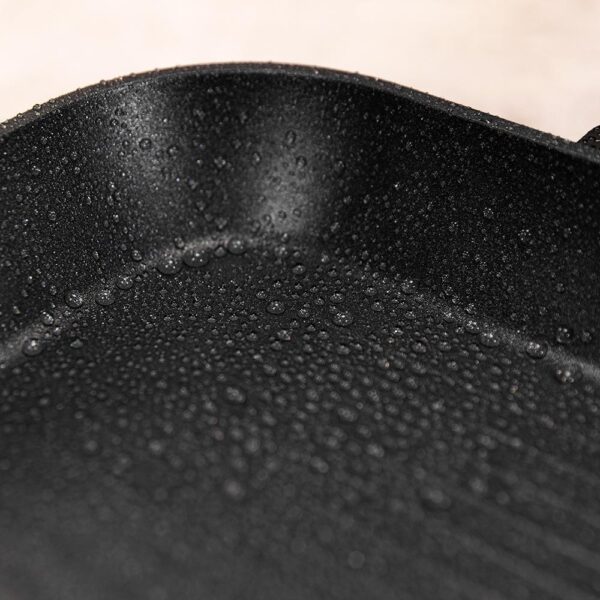 Imagen 8 Grill de 28 cm en aluminio forjado con antiadherente Teflon Platinum Plus. Fondo Full Induction apto para todo tipo de cocinas, lavavajillas y libre de PFOA.