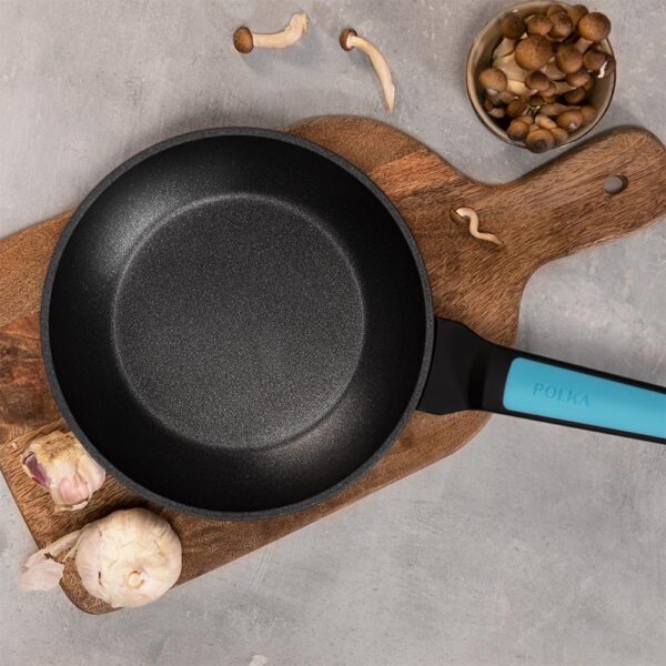 Imagen 7 Sartén Polka Platinum de 22 cm fabricada en aluminio forjado. Revestimiento Teflon Platinum Plus antiadherente de alta calidad. Apta para todas las cocinas.