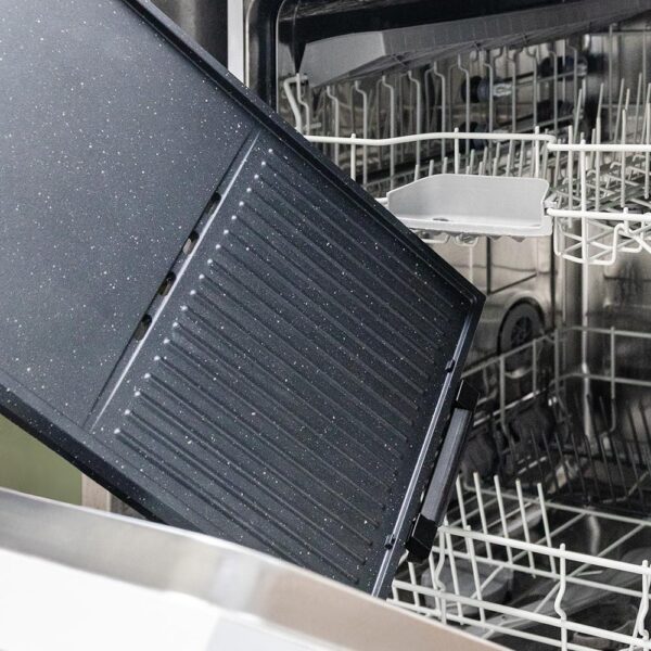 Imagen 8 Barbacoa eléctrica de sobremesa PerfectRoast 3000 Inox de CECOTEC con 3000 W, superficie mixta y revestimiento RockStone. Incluye termostato y recogegrasas.