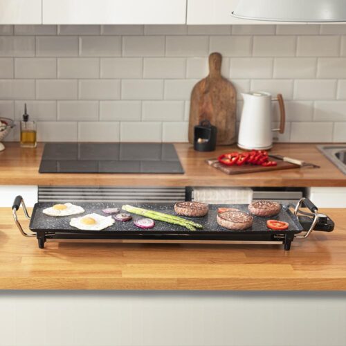 Imagen 2 Plancha de asar eléctrica de 2400 W con superficie XL de 70x22 cm. Revestimiento RockStone antiadherente para cocinar de forma saludable y limpieza fácil.