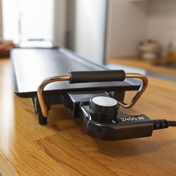 Imagen 5 Plancha de asar eléctrica de 2400 W con superficie XL de 70x22 cm. Revestimiento RockStone antiadherente para cocinar de forma saludable y limpieza fácil.
