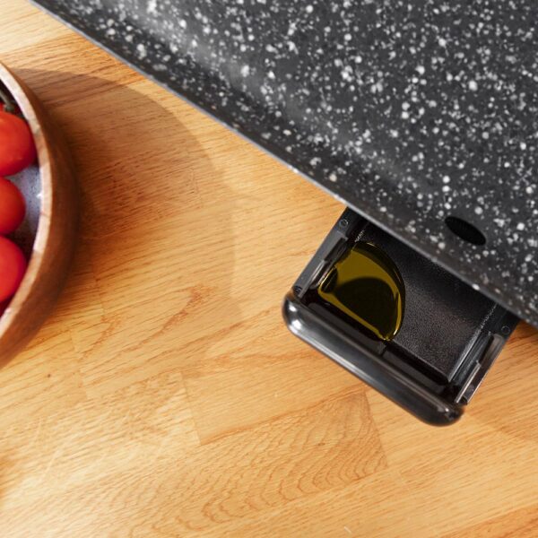 Imagen 7 Plancha de asar eléctrica de 2400 W con superficie XL de 70x22 cm. Revestimiento RockStone antiadherente para cocinar de forma saludable y limpieza fácil.