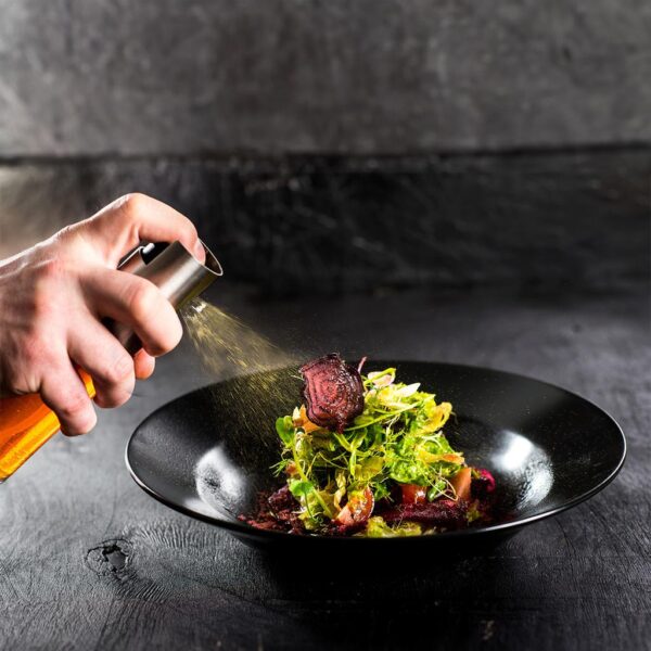 Imagen 8 Pulverizador de aceite Polka OilSpray 1000 de Cecotec. Capacidad de 100 ml, vidrio y acero inoxidable. Ideal para cocinar con menos grasa en tu CecoFry.