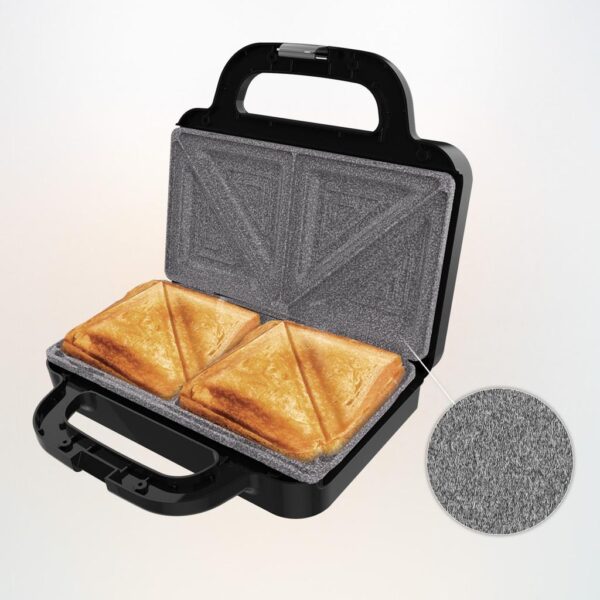 Imagen 6 Sandwichera eléctrica con capacidad para dos sándwiches y placas triangulares. Diseño profundo para rellenos generosos y revestimiento antiadherente RockStone.