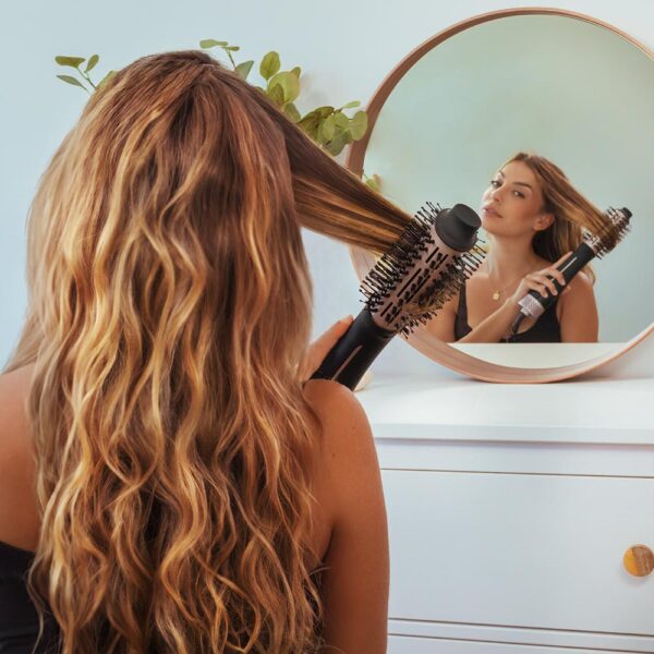 Imagen 7 Cepillo de aire Cecotec Bamba CeramicCare Unique Touch con pantalla LCD, revestimiento de cerámica y tecnología iónica para un cabello brillante y sin frizz.