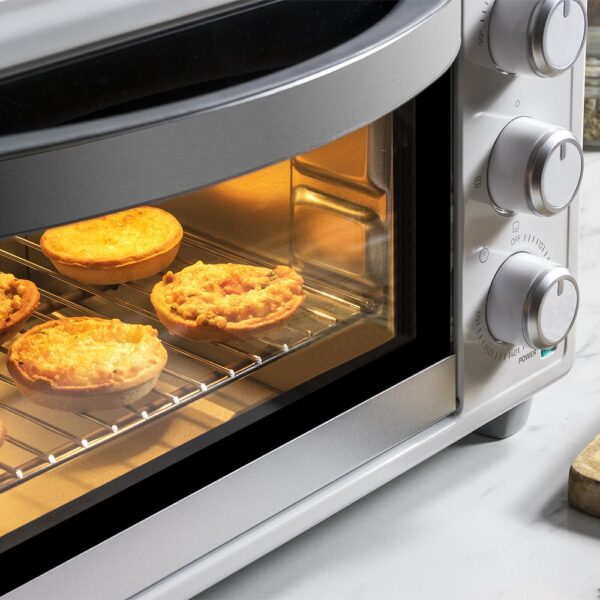 Imagen 5 Horno de sobremesa Bake&Toast 2300 White de Cecotec con 23 litros de capacidad, 1500 W, puerta de doble cristal y temperatura regulable hasta los 230 ºC.