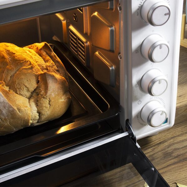 Imagen 7 Horno de convección Cecotec Bake&Toast 4600 White Gyro de 46L y 2000 W. Incluye rustidor giratorio, 12 modos de cocción y luz interior para resultados óptimos.
