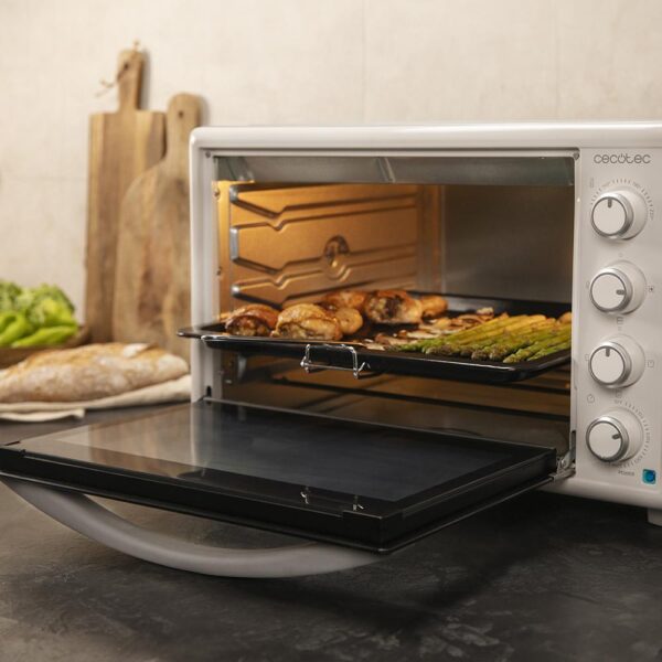 Imagen 7 Horno de convección Bake&Toast 6090 White Gyro de 60 litros. Con 2200 W de potencia, rustidor giratorio y 12 funciones de cocinado para resultados profesionales.