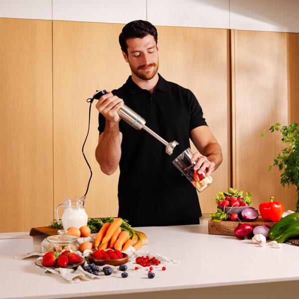 Imagen 6 Batidora de mano Cecotec Power Neutron 1100MAX de 1100 W con cuchillas de titanio negro, pie XL y accesorios. Potencia y precisión para todas tus recetas.