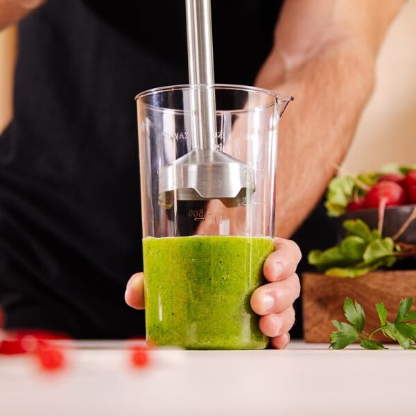 Imagen 7 Batidora de mano Cecotec Power Neutron 1100MAX de 1100 W con cuchillas de titanio negro, pie XL y accesorios. Potencia y precisión para todas tus recetas.