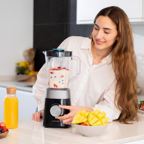 Imagen 4 Batidora de vaso Power Black Titanium 1300MAX B de 1300 W. Incluye cuchillas de titanio negro, jarra de 1,5 L, 2 velocidades y función Pulse para picar hielo.