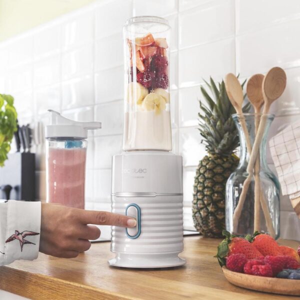 Imagen 4 Batidora de smoothies Cecotec Power Titanium 500 EasyGo con 500 W, 4 cuchillas de titanio negro y vaso portátil de 600 ml para batidos rápidos y sanos.