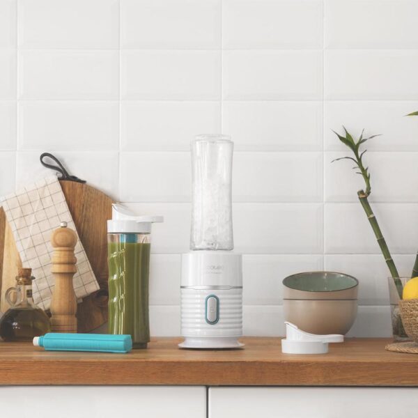 Imagen 7 Batidora de smoothies Cecotec Power Titanium 500 EasyGo con 500 W, 4 cuchillas de titanio negro y vaso portátil de 600 ml para batidos rápidos y sanos.