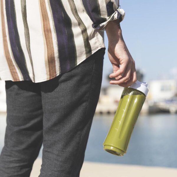 Imagen 8 Batidora de smoothies Cecotec Power Titanium 500 EasyGo con 500 W, 4 cuchillas de titanio negro y vaso portátil de 600 ml para batidos rápidos y sanos.