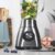 4100-Imagen-6 Imagen 6 Batidora de vaso Power Black Titanium 1800 de 1800 W con jarra termorresistente de 2,1 L y cuchillas de titanio negro para batidos y picar hielo perfectos.