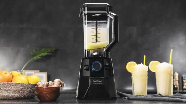 Imagen 6 Batidora de vaso Power Black Titanium 2000 Pro de 2000 W con 8 hojas de titanio negro y jarra de 2 L libre de BPA. Potencia y durabilidad para tus recetas.