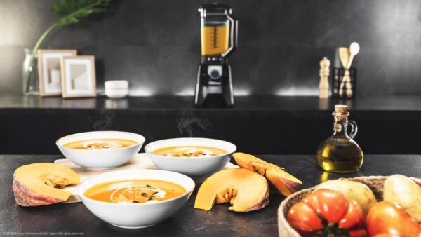 Imagen 7 Batidora de vaso Power Black Titanium 2000 Pro de 2000 W con 8 hojas de titanio negro y jarra de 2 L libre de BPA. Potencia y durabilidad para tus recetas.