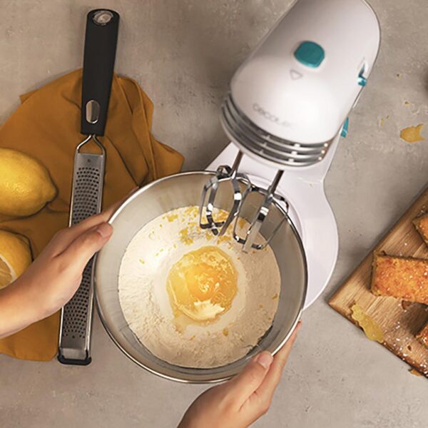 Imagen 5 Batidora amasadora Cecomixer Easy White de 250 W con 6 velocidades y 5 funciones. Incluye bol de acero inoxidable de 3 L y movimiento planetario para repostería.