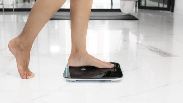 Imagen 5 Báscula de baño inteligente Cecotec Surface Precision 9750 Smart Healthy con bioimpedancia, Bluetooth y cristal templado. Mide 10 parámetros corporales.