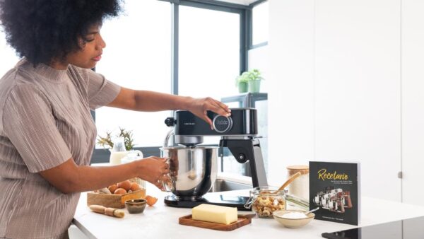Imagen 3 Batidora amasadora Twist&Fusion 4000 Luxury Black con motor DC de 800 W, cuerpo de aluminio fundido y bol de 5,2 L. Ideal para repostería profesional en casa.