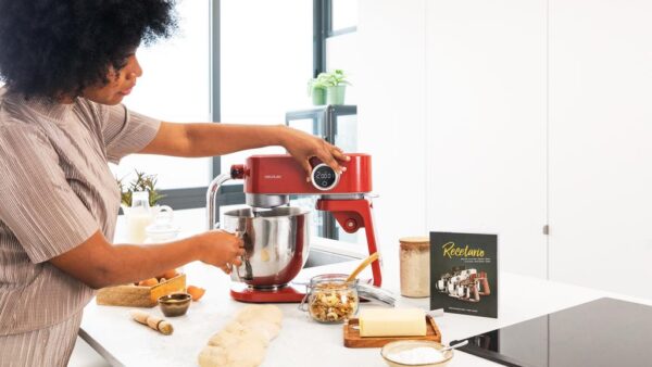 Imagen 3 Batidora amasadora Cecotec Twist&Fusion 4000 Luxury Red de 800 W con motor DC, cuerpo de aluminio fundido, 8 velocidades y bol de acero inoxidable de 5,2 litros.