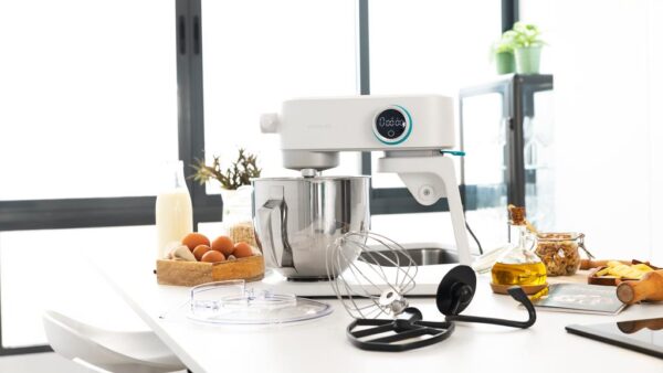 Imagen 7 Batidora amasadora Cecotec Twist&Fusion 4000 Luxury White con motor DC de 800W, cuerpo de aluminio fundido, 8 velocidades y bol de acero inoxidable de 5,2 L.