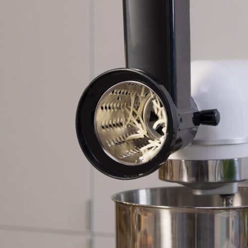 Imagen 2 Accesorio cortador para amasadoras Twist&Fusion. Incluye 3 tambores de acero inoxidable para rallar, cortar y rebanar frutas y verduras con total precisión.