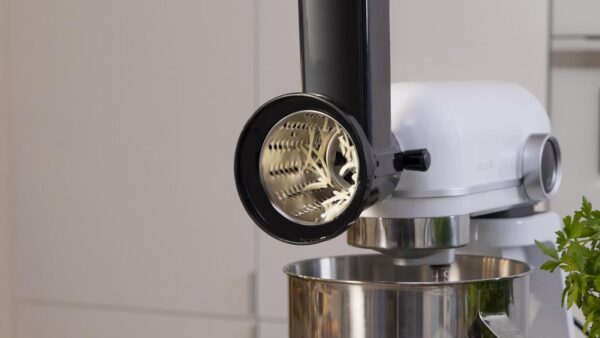 4176-Imagen-2 Imagen 2 Accesorio cortador para amasadoras Twist&Fusion. Incluye 3 tambores de acero inoxidable para rallar, cortar y rebanar frutas y verduras con total precisión.