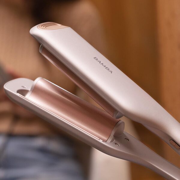 Imagen 3 Crea ondas surferas con Bamba RitualCare 2000 Summer Waves. Cerámica, turmalina y temperatura regulable con pantalla LCD para un cabello brillante y protegido.