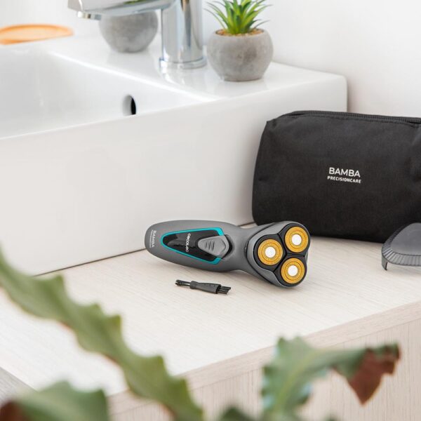 Imagen 8 Afeitadora rotativa Bamba PrecisionCare Titanium PerfectCut con cuchillas de acero inoxidable y titanio, cabezal 3D y 40 minutos de autonomía.