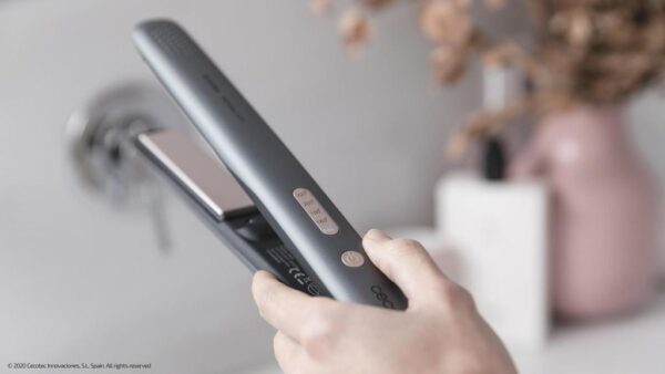 Imagen 4 Plancha de pelo Bamba Ritualcare 890 Titanium con placas de titanio avanzado, temperatura ajustable de 140 a 200 ºC y cable de 3 metros para un alisado profesional.