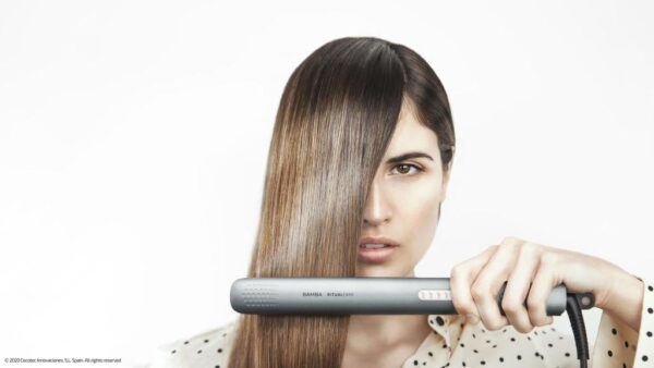 Imagen 6 Plancha de pelo Bamba Ritualcare 890 Titanium con placas de titanio avanzado, temperatura ajustable de 140 a 200 ºC y cable de 3 metros para un alisado profesional.
