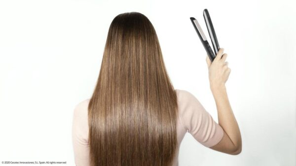 Imagen 7 Plancha de pelo Bamba Ritualcare 890 Titanium con placas de titanio avanzado, temperatura ajustable de 140 a 200 ºC y cable de 3 metros para un alisado profesional.